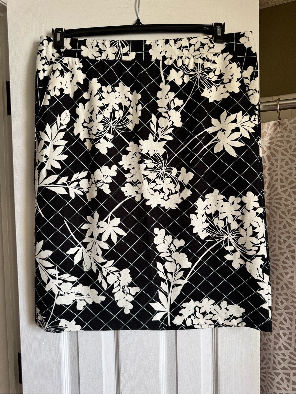 Liz Claiborne Black and White Floral Grid Pencil Skirt
